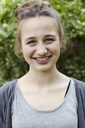 girl-with-braces